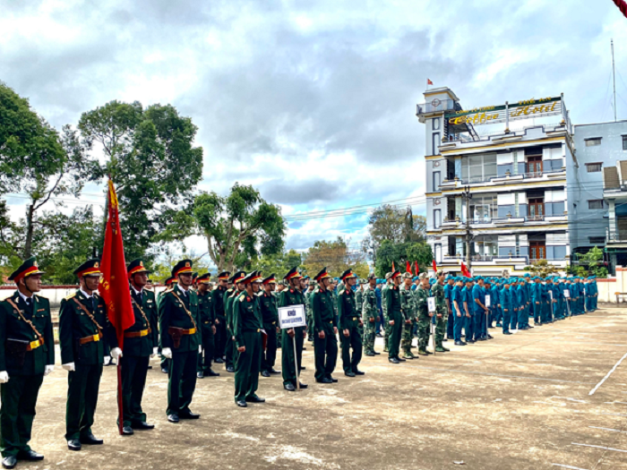 ban chi huy quan su huyen huan luyen ra quan 1